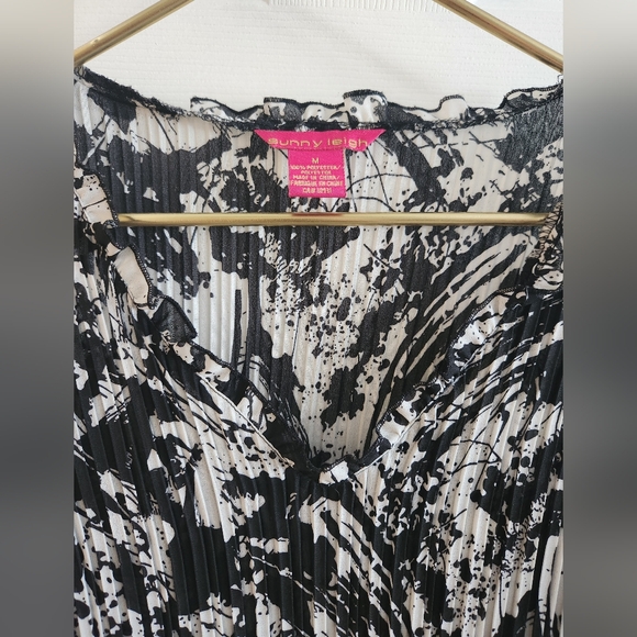 Sunny Leigh - Flare Sleeved Blouse - Size M - Picture 7 of 11